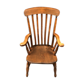 Antique english windsor armchair with high back from the early 1900s