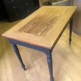 Desk table