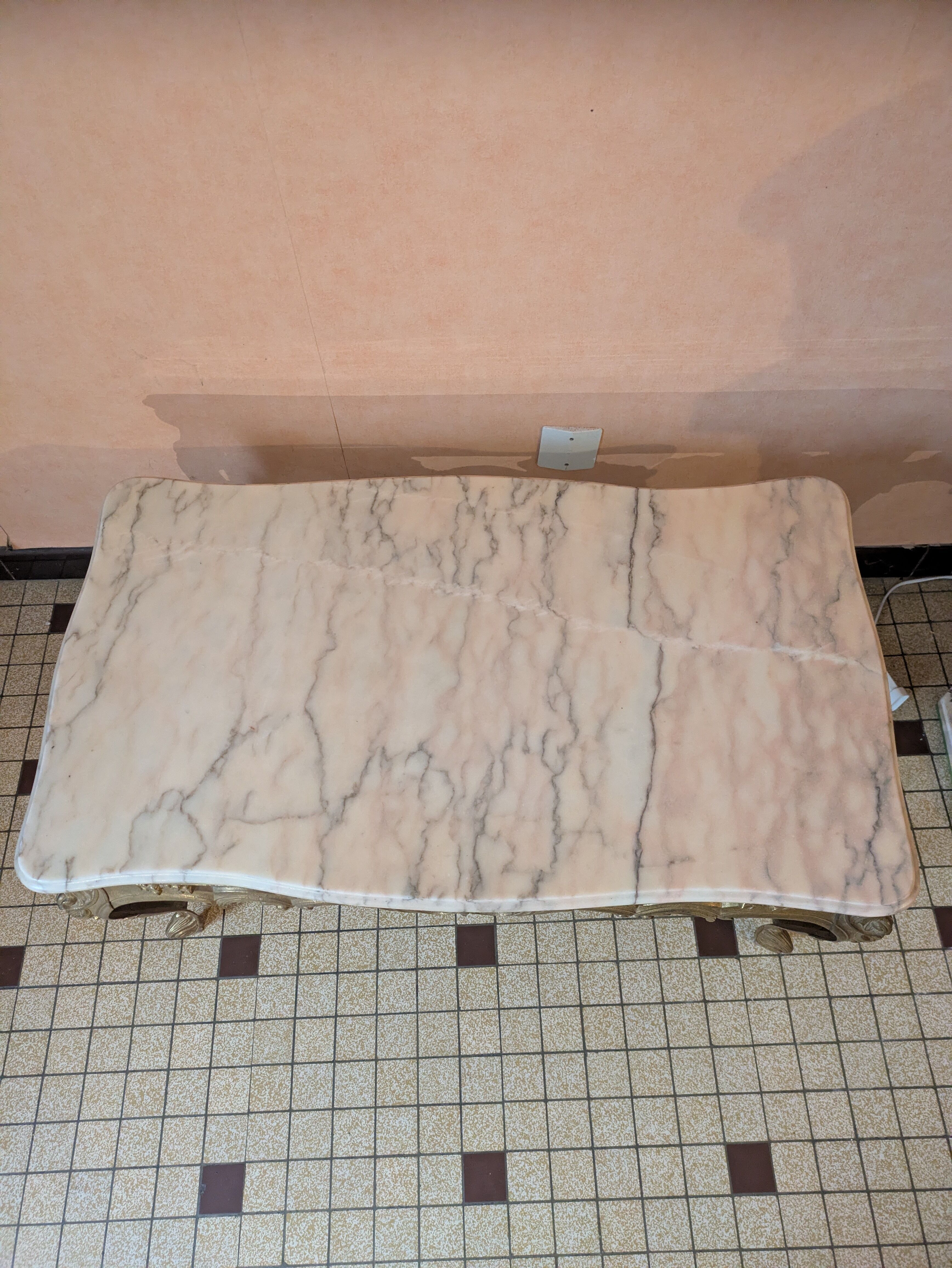Coffee table in brass and alabaster