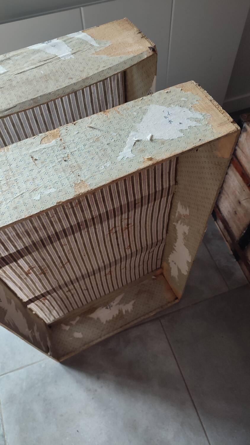 Grande malle en bois bombée