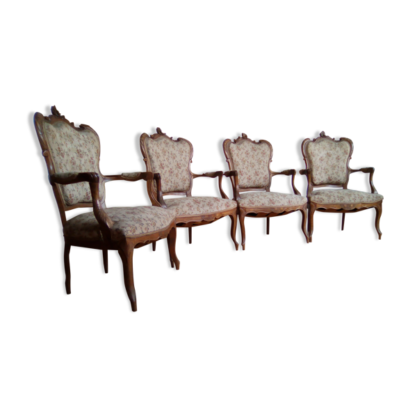 4 fauteuils cabriolet identiques style Louis XV à dossier incurvé, violoné, en noyer
