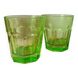 Deux verres à eau vert fluo