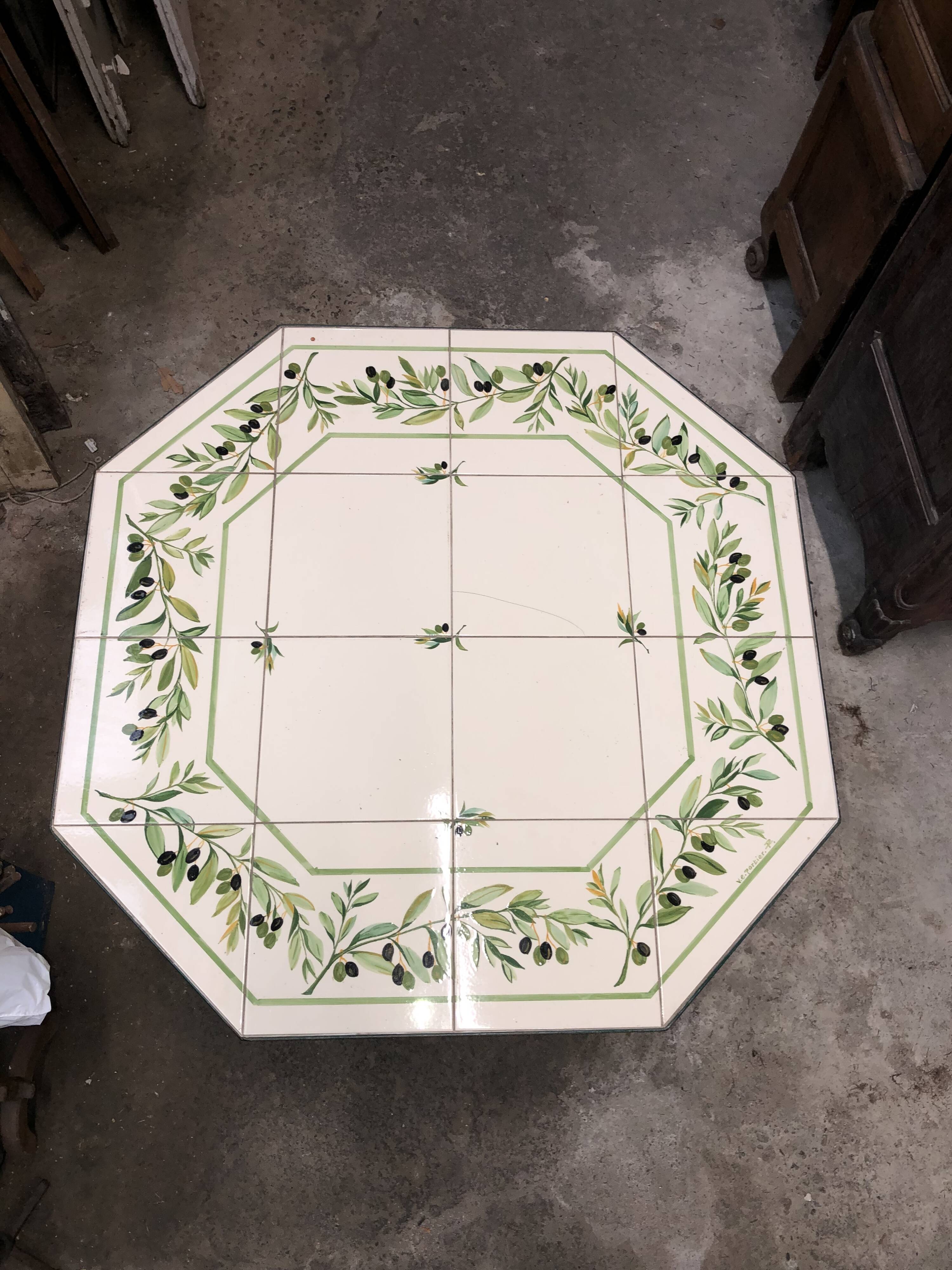 Bistro pedestal table