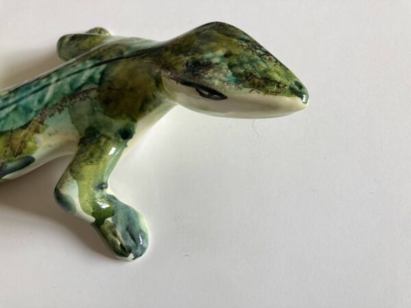 Provence 1970 lézard XXL en terre vernissée vert