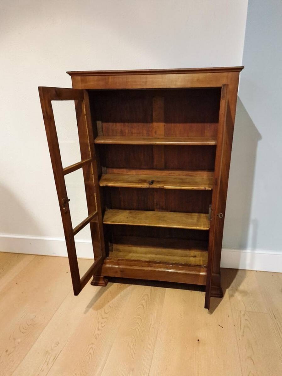 Petite armoire vitrée