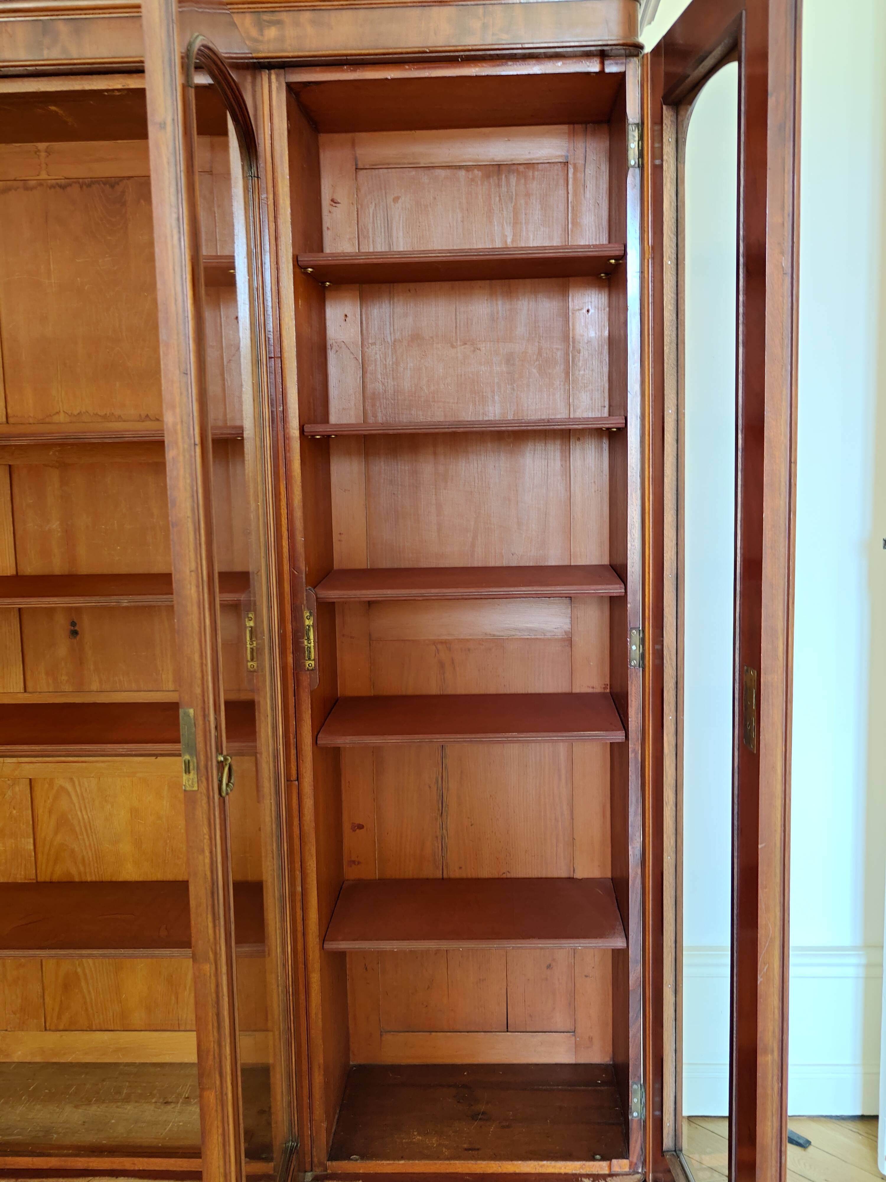 Display cabinet and china cabinet