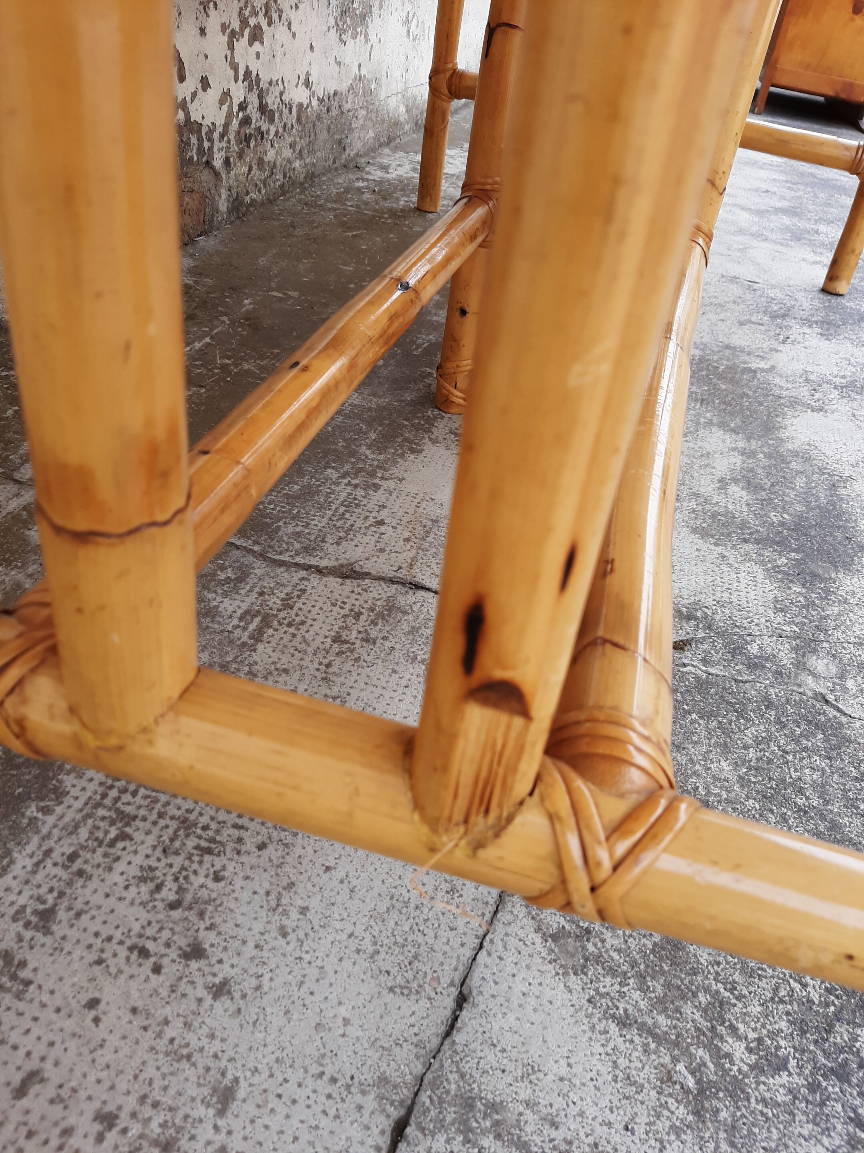 Table de salle à manger en rotin années 50