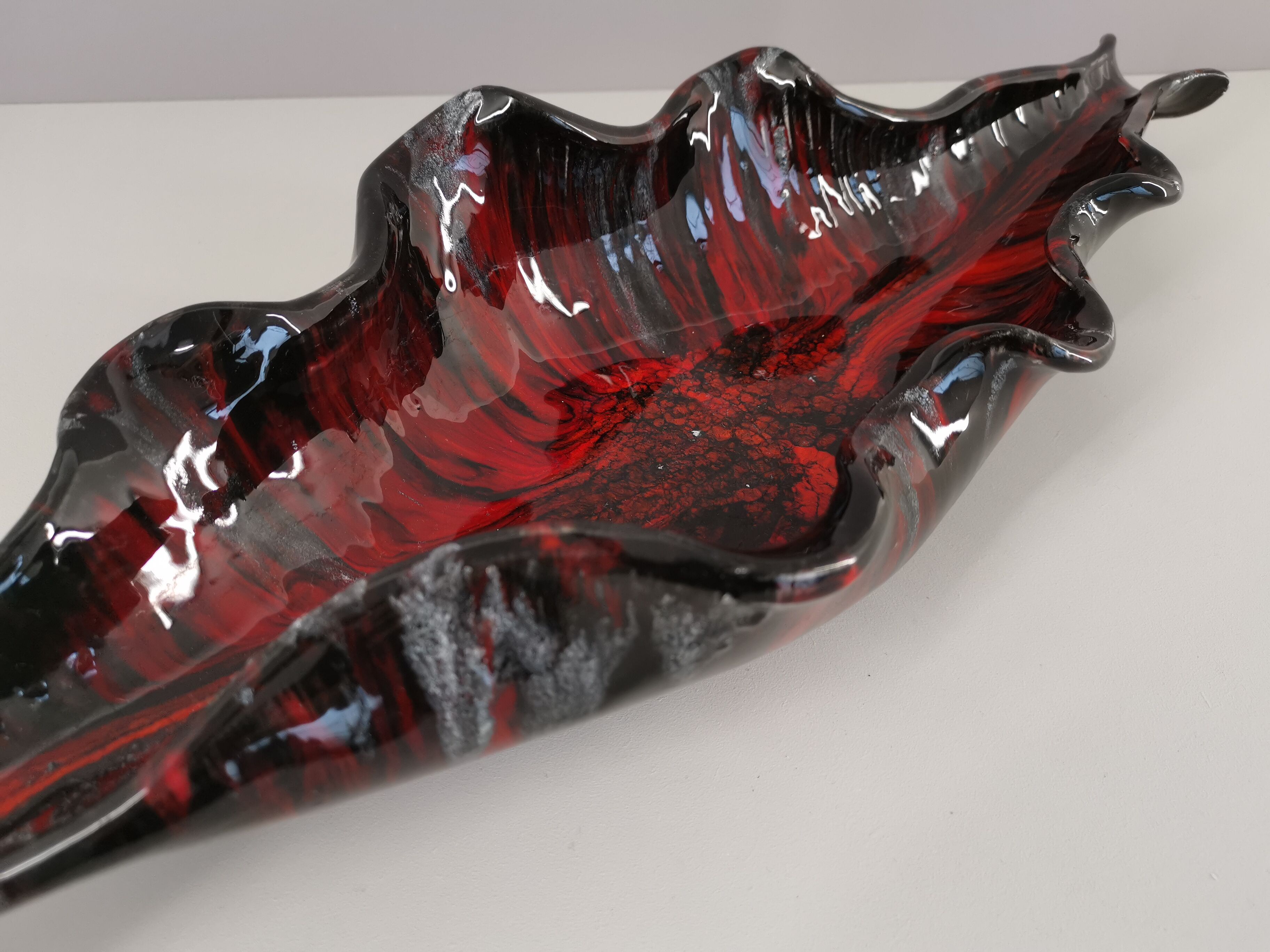 Table center dish, pockets signed in 70