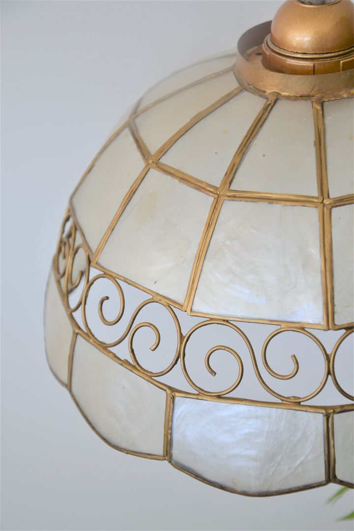 Mother-of-pearl and brass suspension