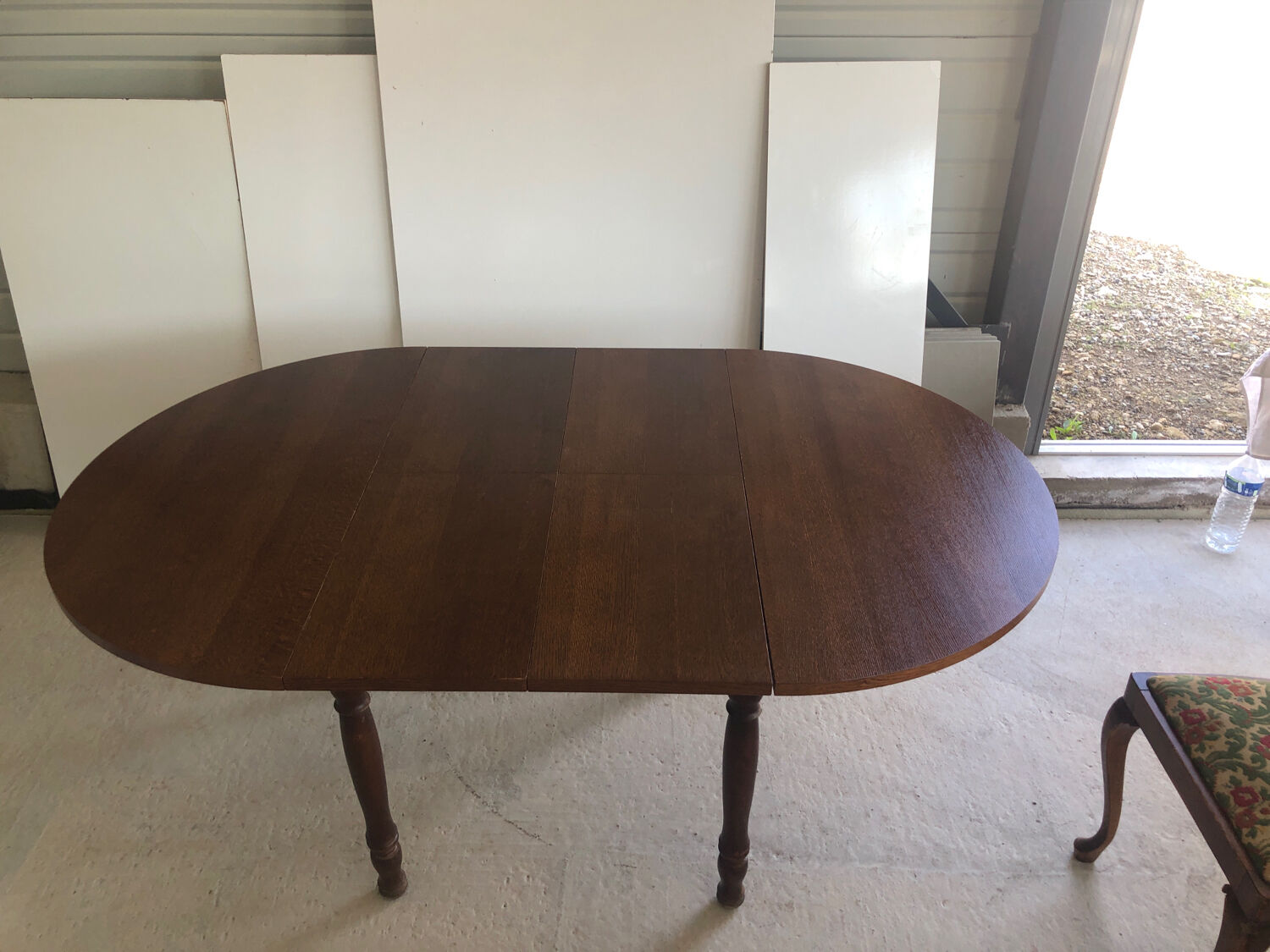 Table ronde avec rallonges et 4 chaises dossier cannage Vintage