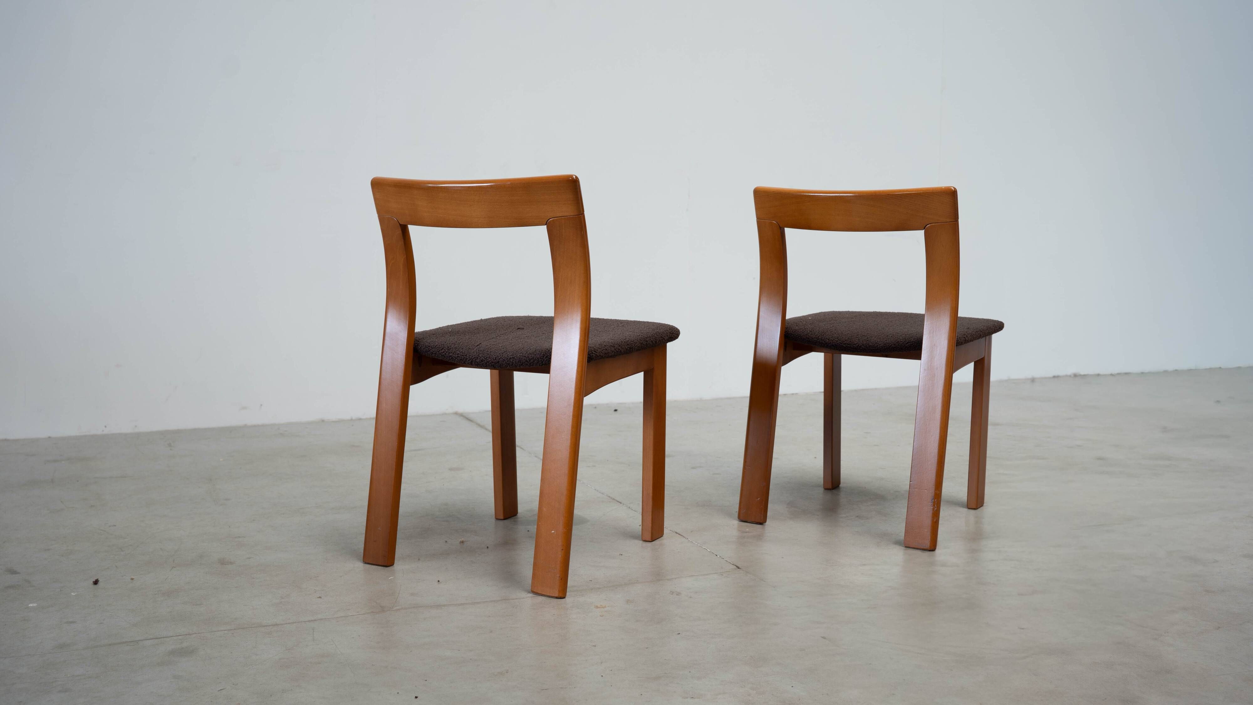 Ensemble de six chaises de salle à manger sculpturales italiennes par Mobil Girgi.
