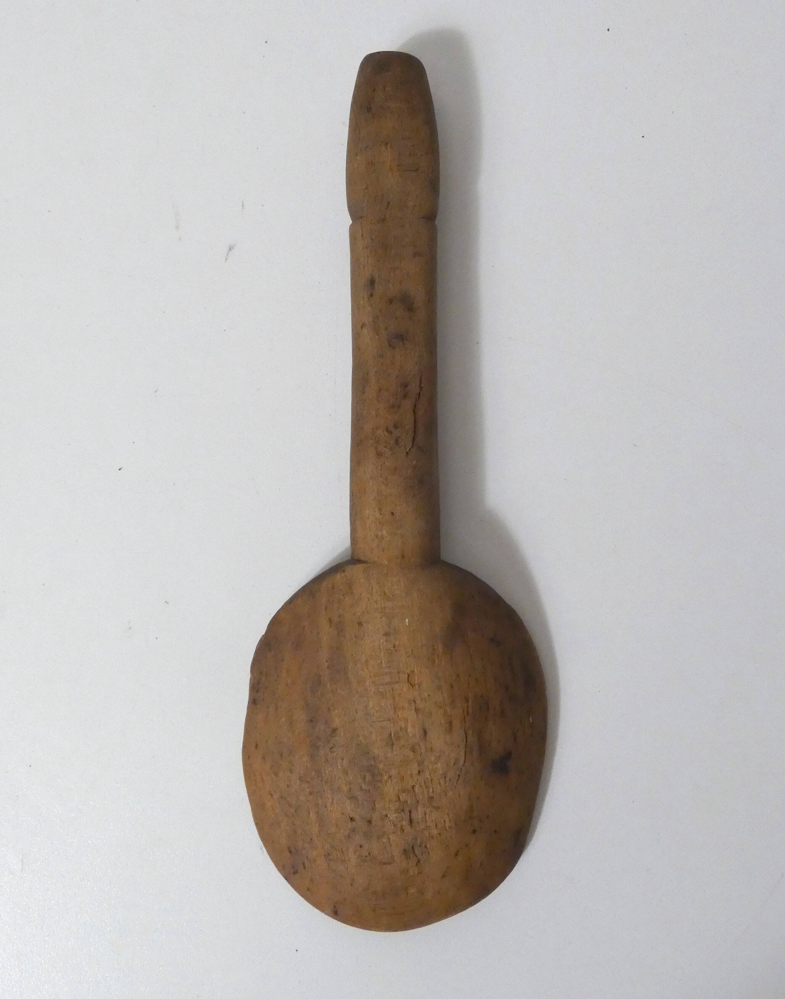 ancienne cuillère en bois