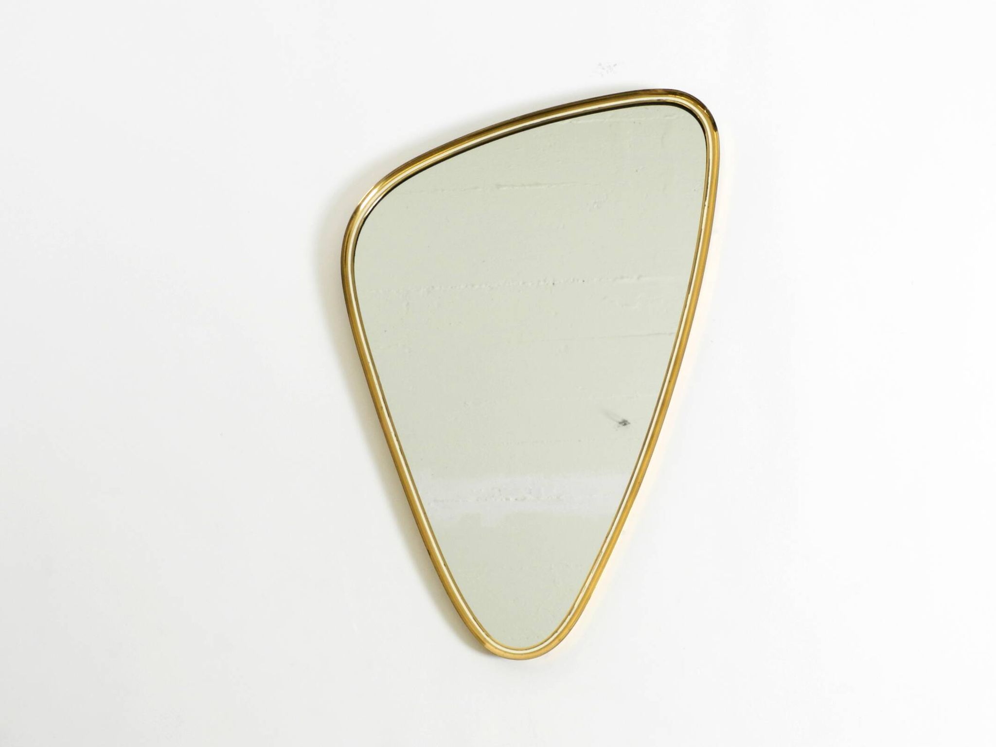 Heavy mid-century brass kidney-shaped wall mirror from Münchner Zierspiegel