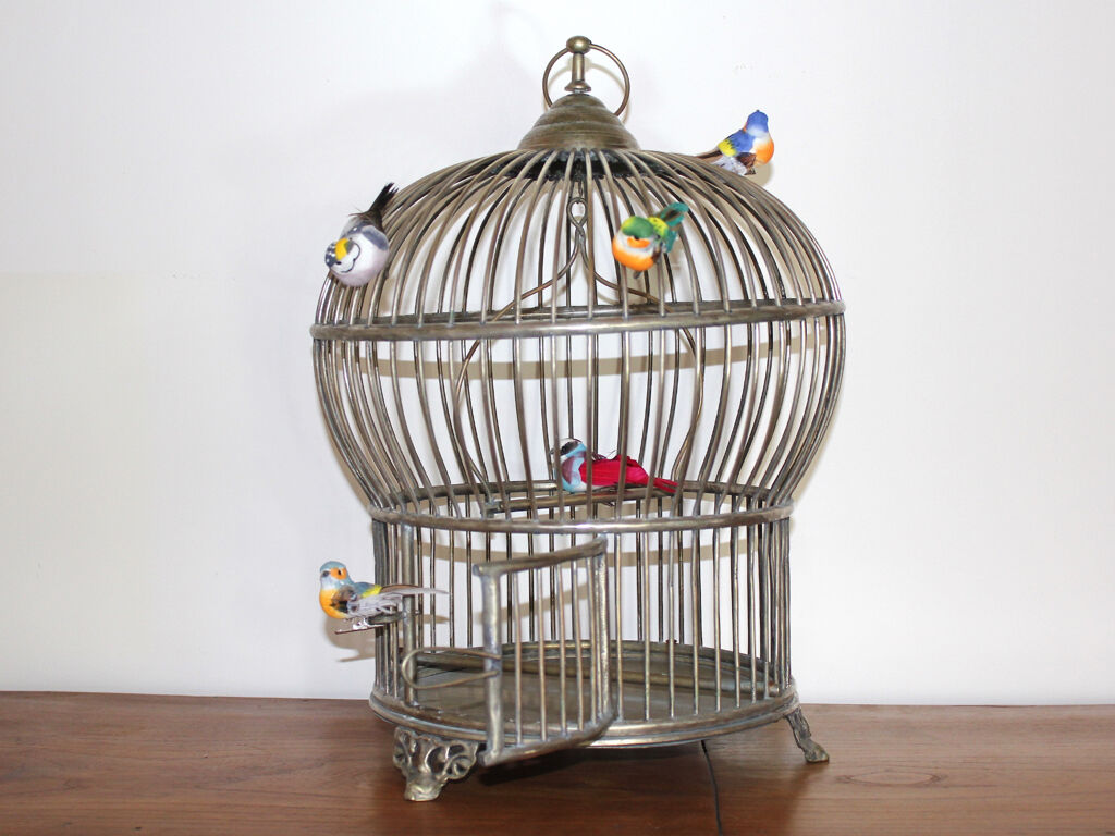 Metal bird cage