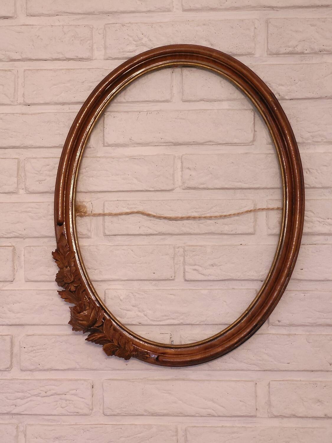 Oval frame