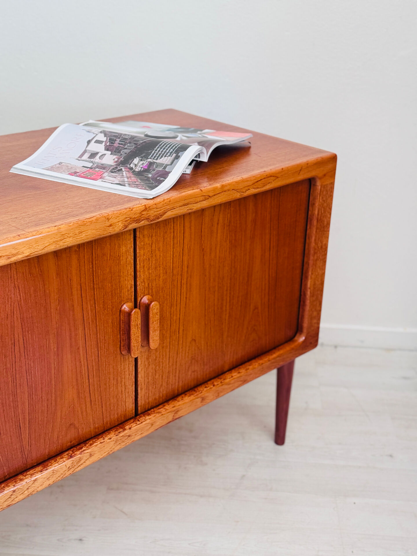 Vintage midcentury teak dressoir