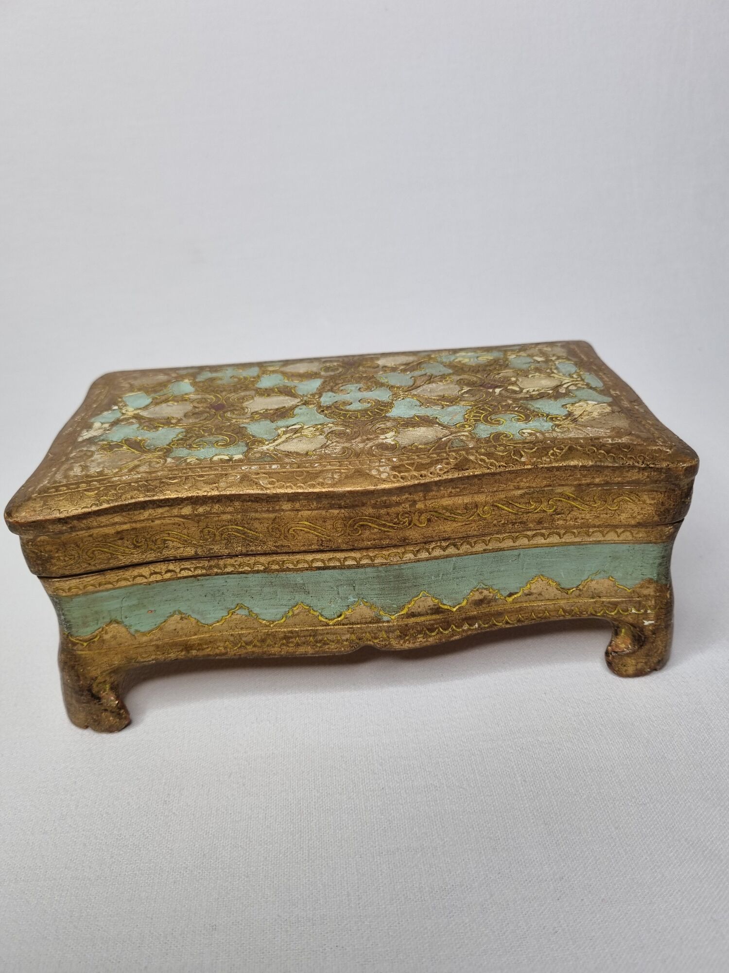 Florentine jewelry box, on gilded wooden feet made in Italy