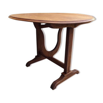 Folding round table winemaker