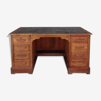 U.S. office in Cabinet in oak