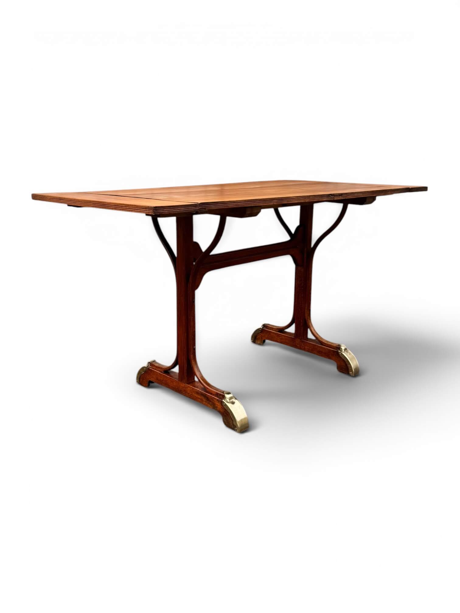 Old Thonet bistro table with drop-leaves.