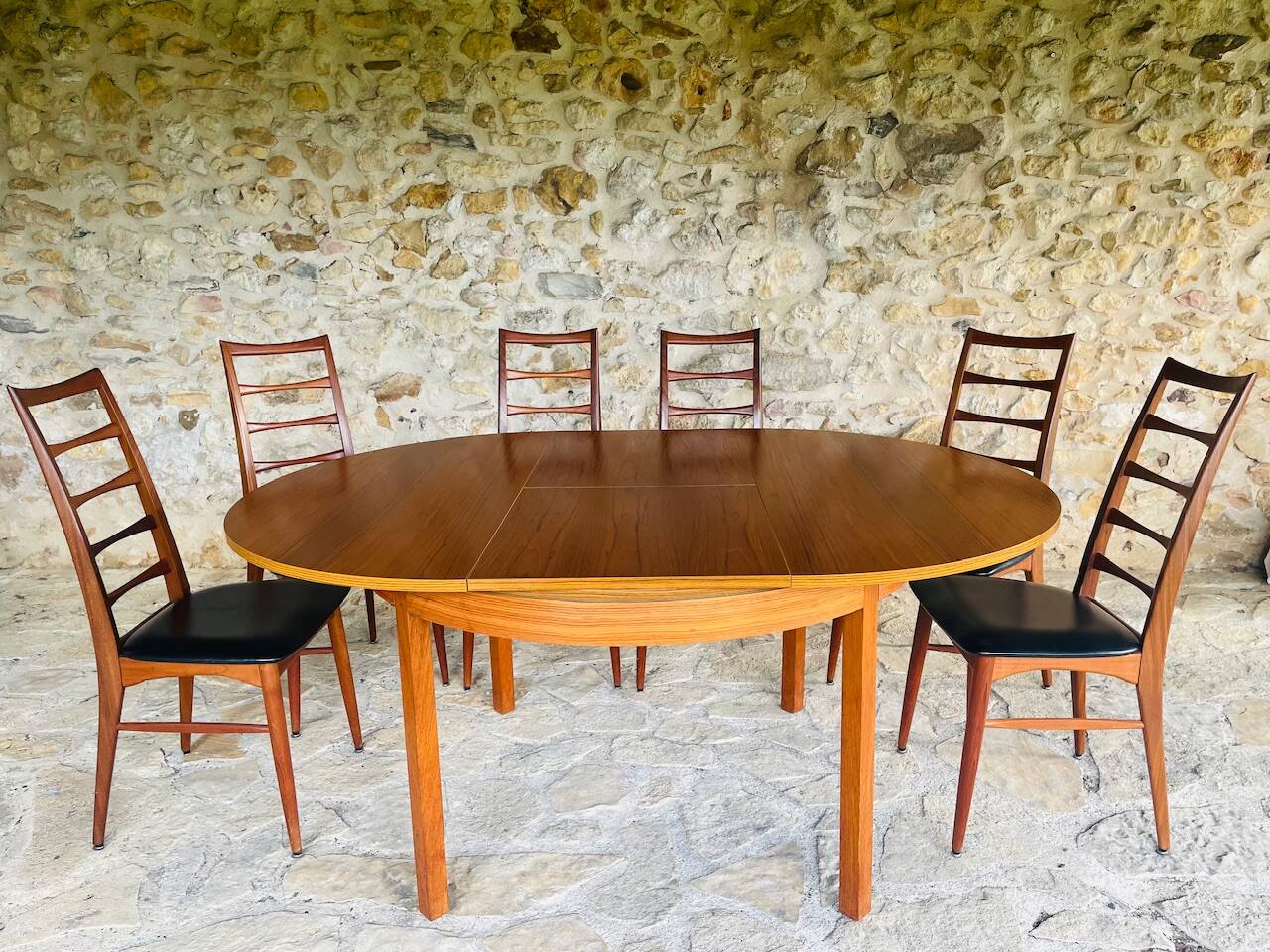 Extendable dining table in teak, butterfly extension by Van Pelt circa 1960.