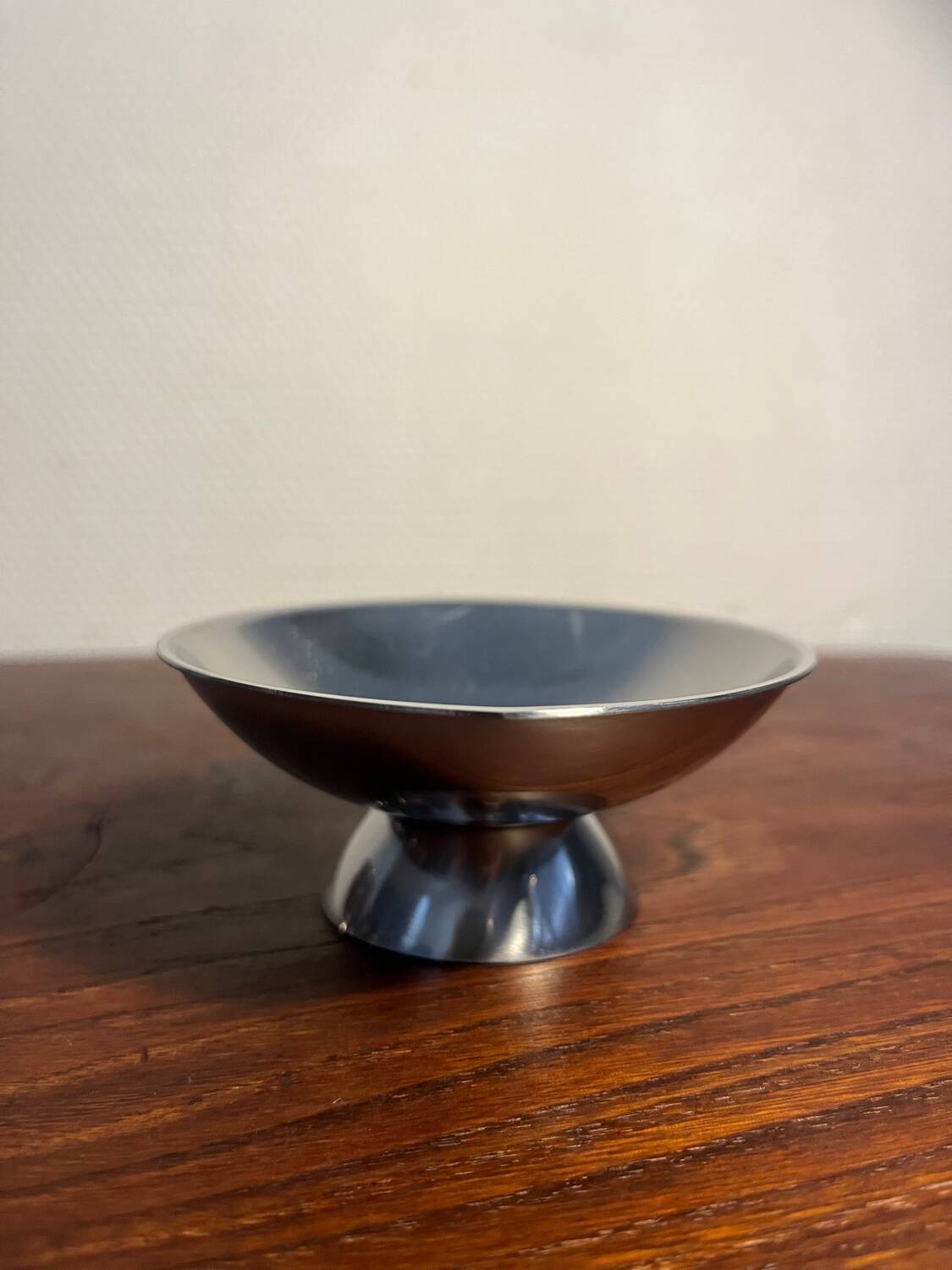 Ice cream sorbet bowl design by Guy Degrenne with spoons