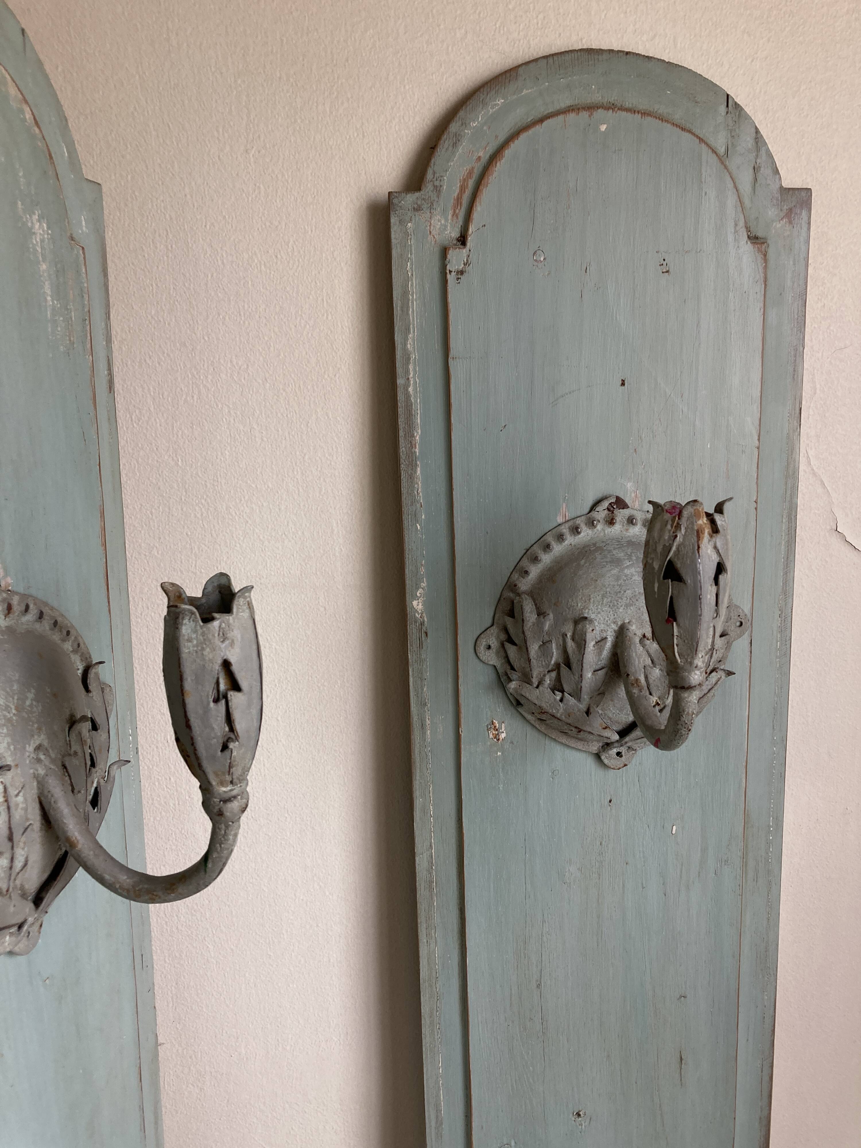 Pair of wall candle holders in Louis XVI neoclassical style with acanthus leaves.