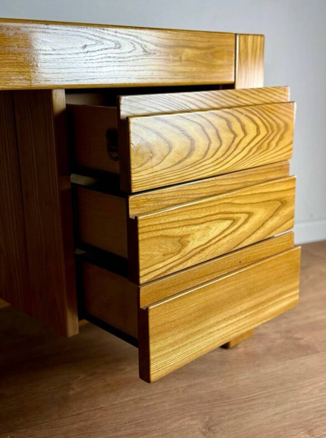 Desk made of solid elm wood