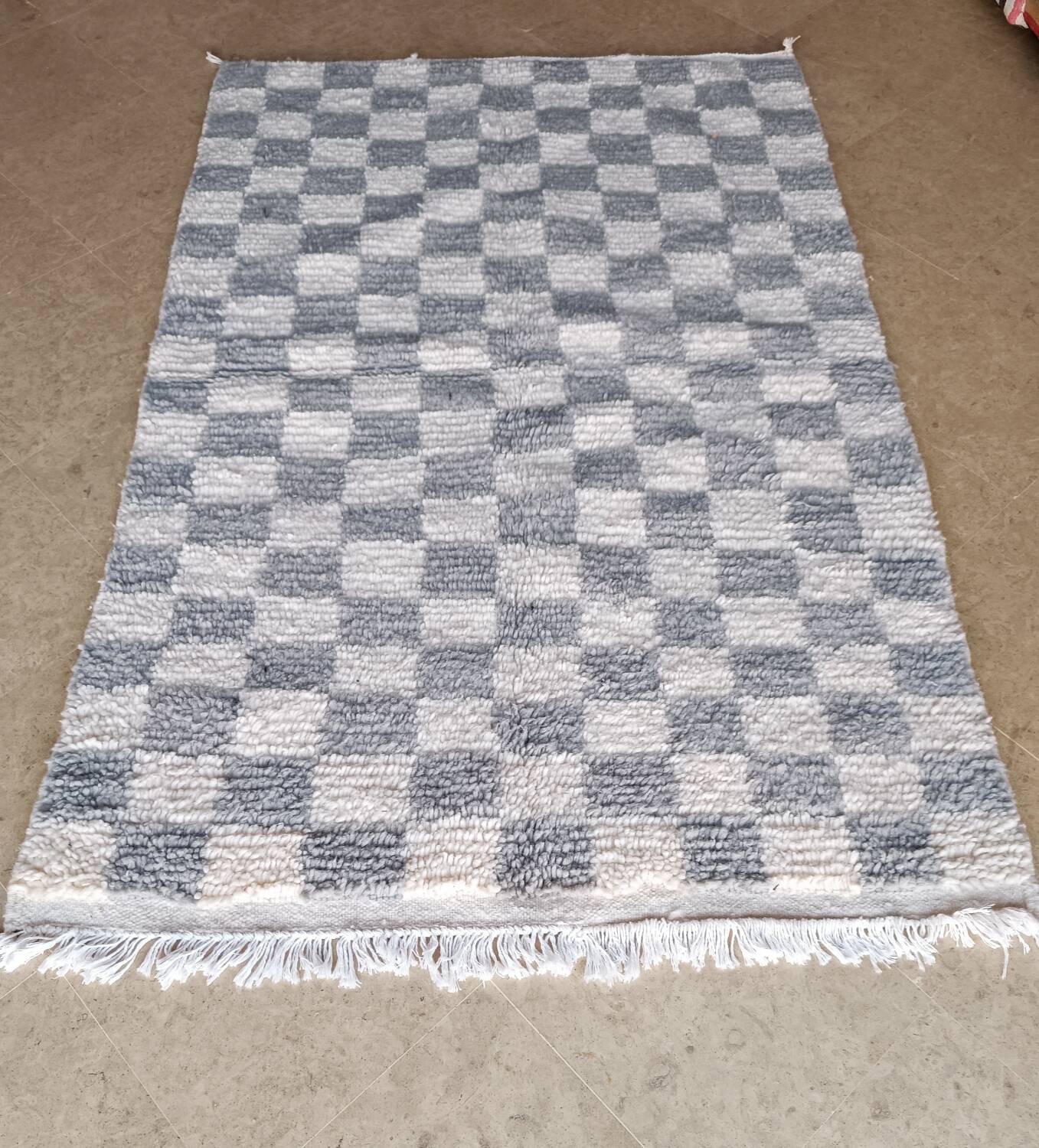 Béni Ouarain rug white gray checkerboard