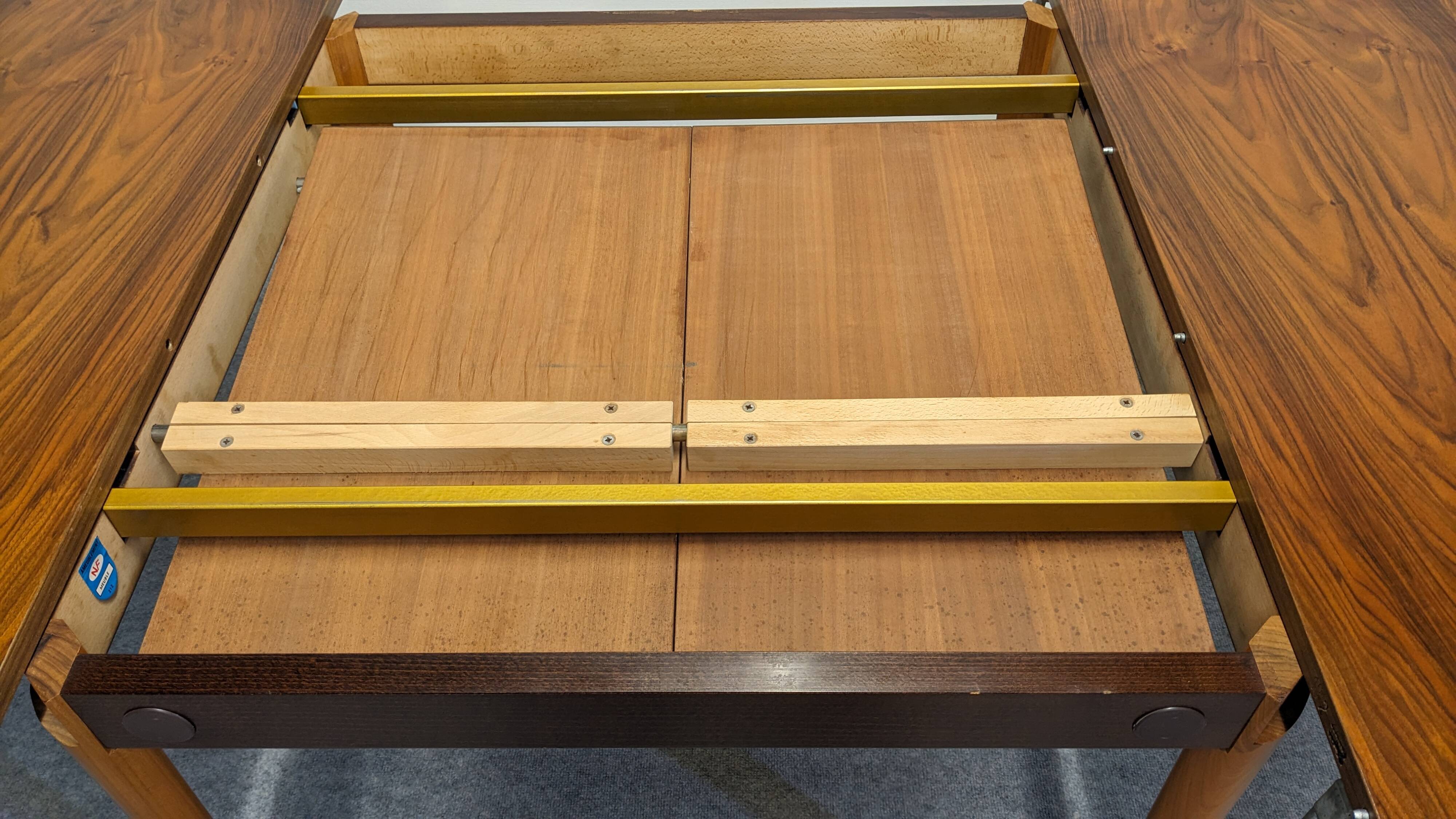 Scandinavian extendable round table in rosewood, 60s-70s