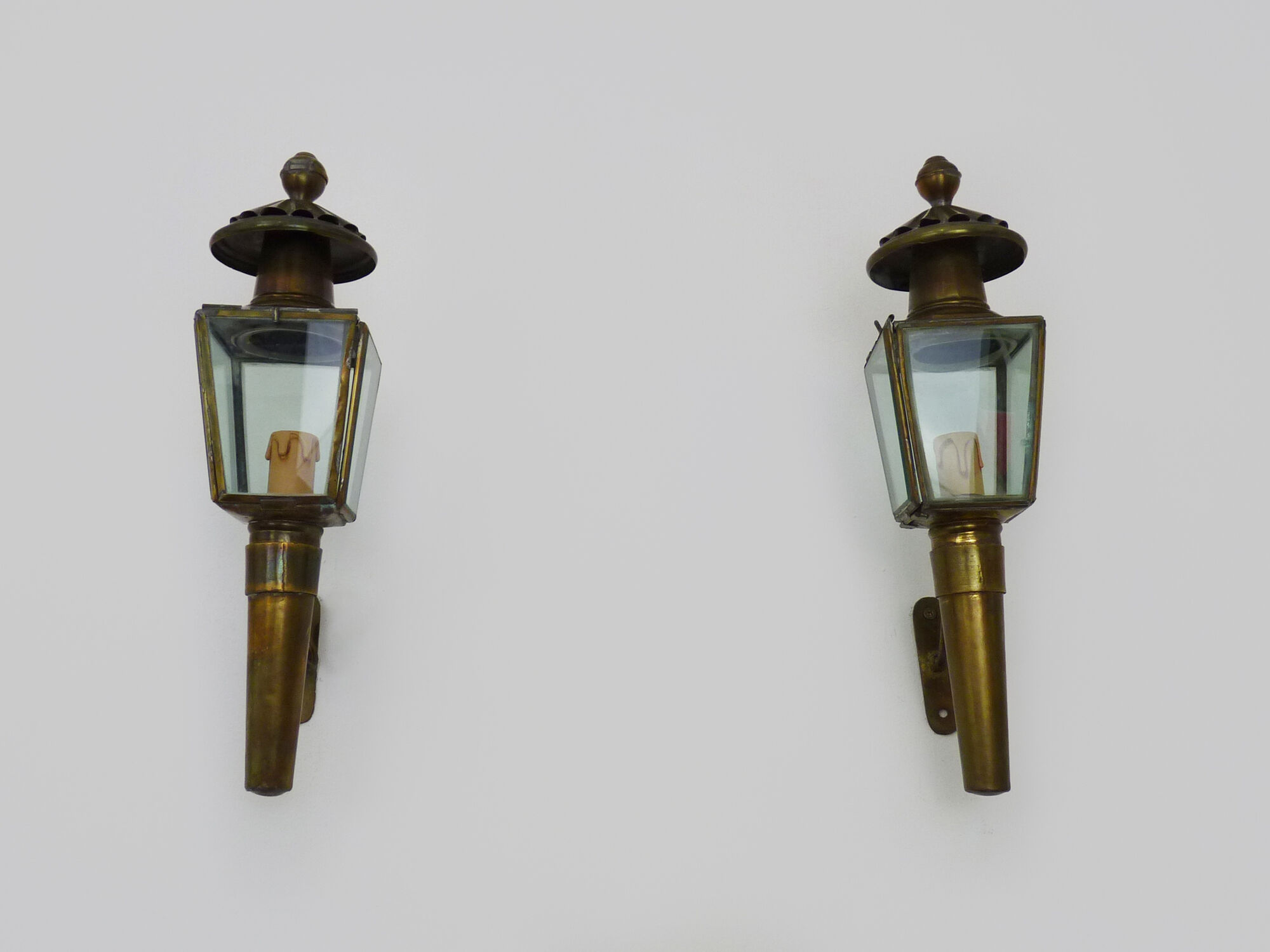 Pair of vintage wall lamps carriage lanterns, electrified with 4 faces. Year 40 50