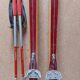 Paire de skis vintage en bois 199 cm couleur Bordeaux avec batons