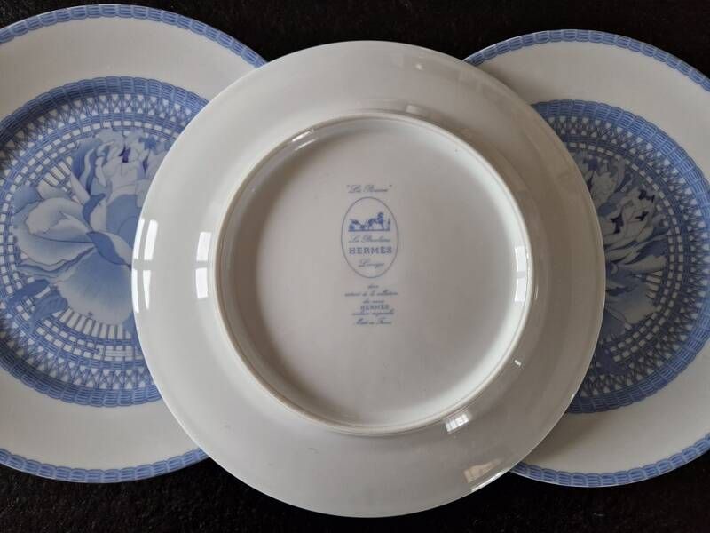 Limoges porcelain for Hermès, Paris - Set of 3 flat plates - Les Pivoines