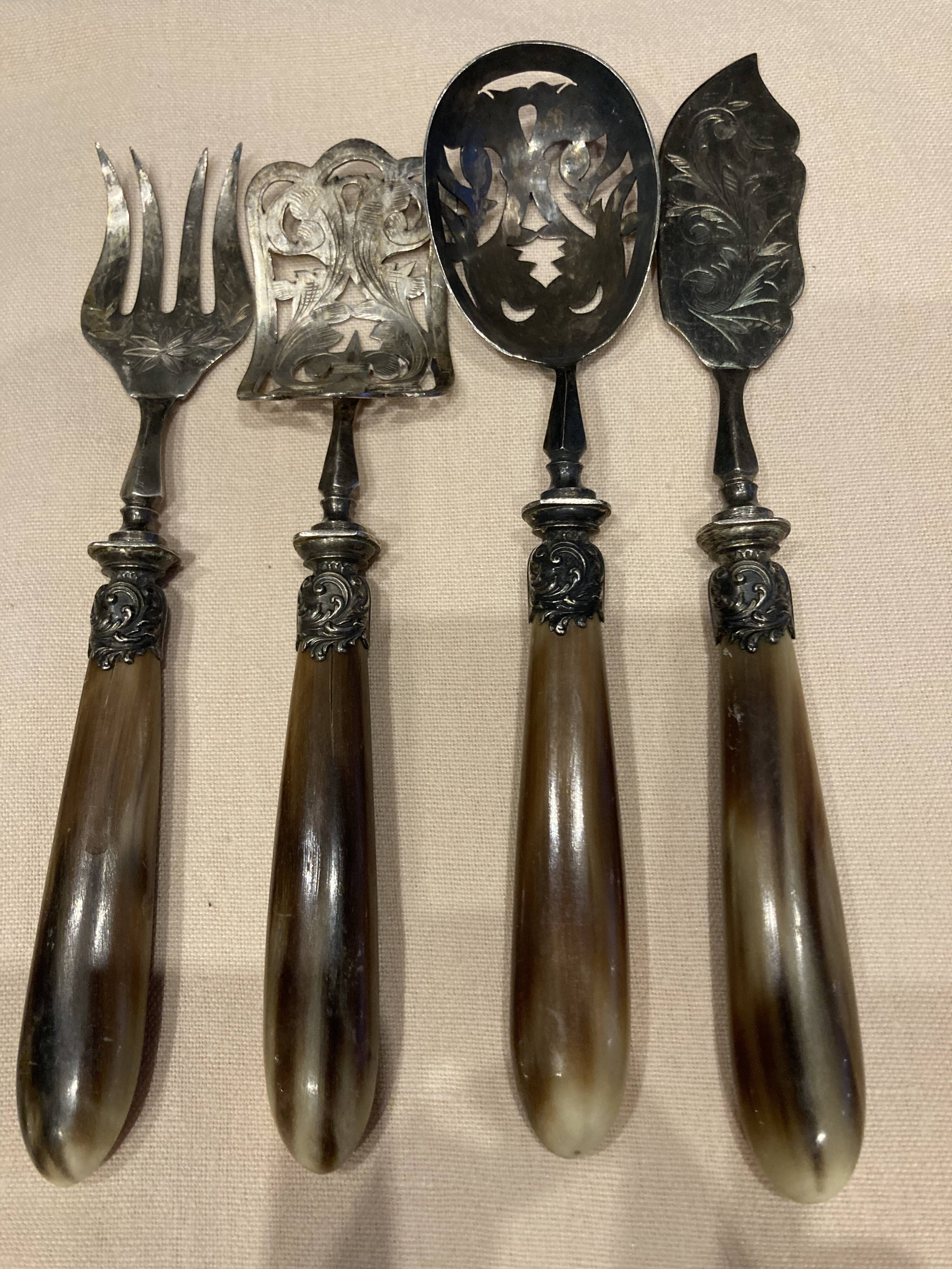 6 dessert knives + serving cutlery with horn handle