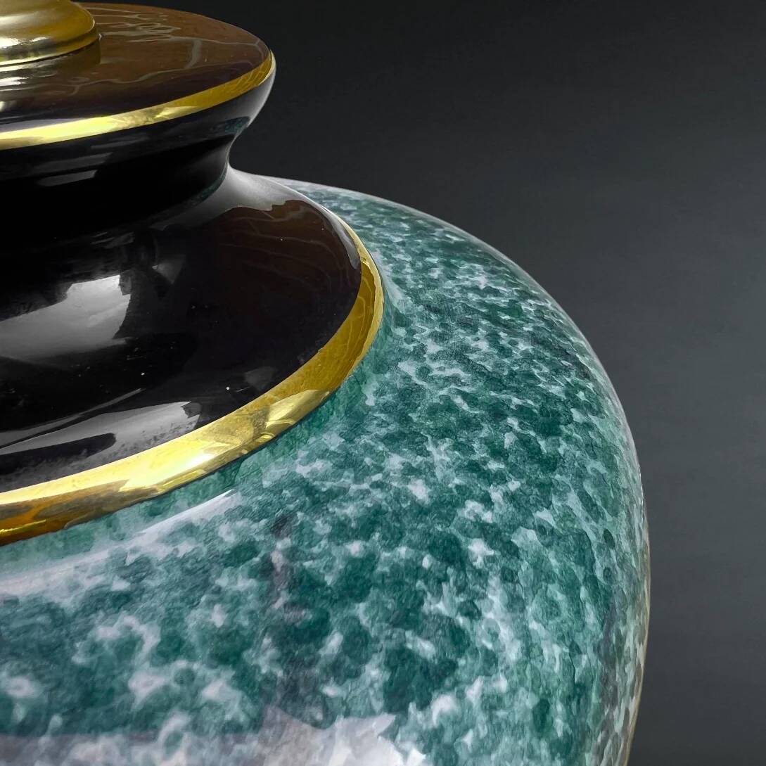 Pied de lampe en céramique verte mouchetée noire et dorée années 70 style Hollywood Regency