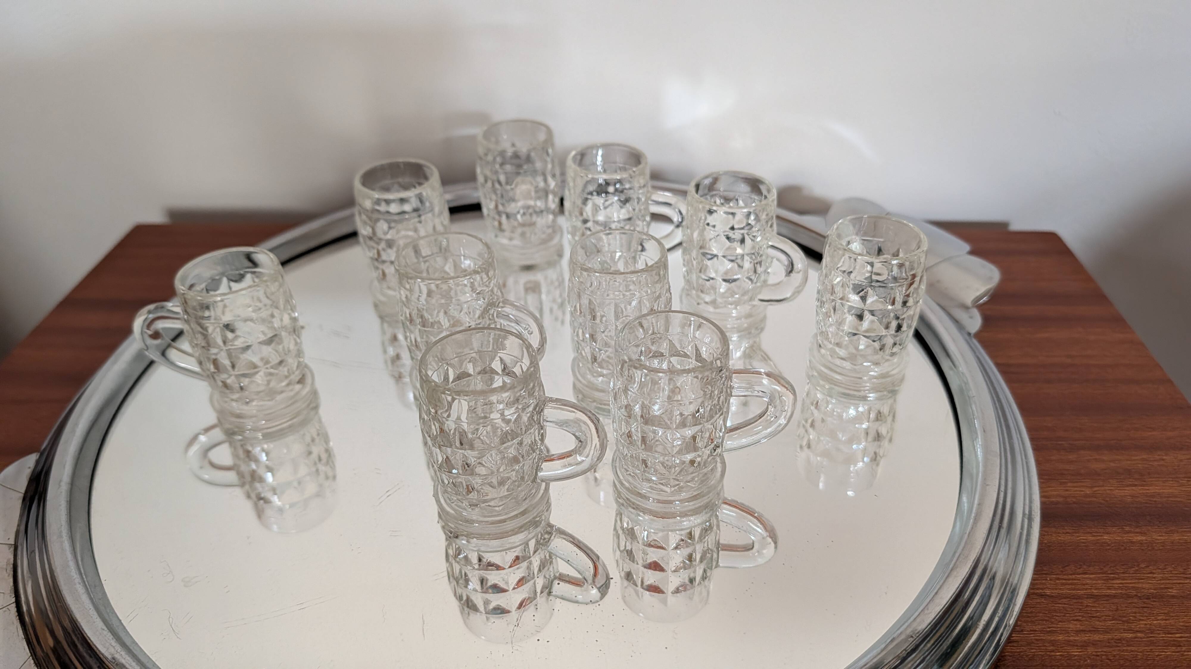 10 verres à liqueur en forme de chope
