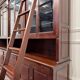Bibliothèque classique en bois avec vitrine