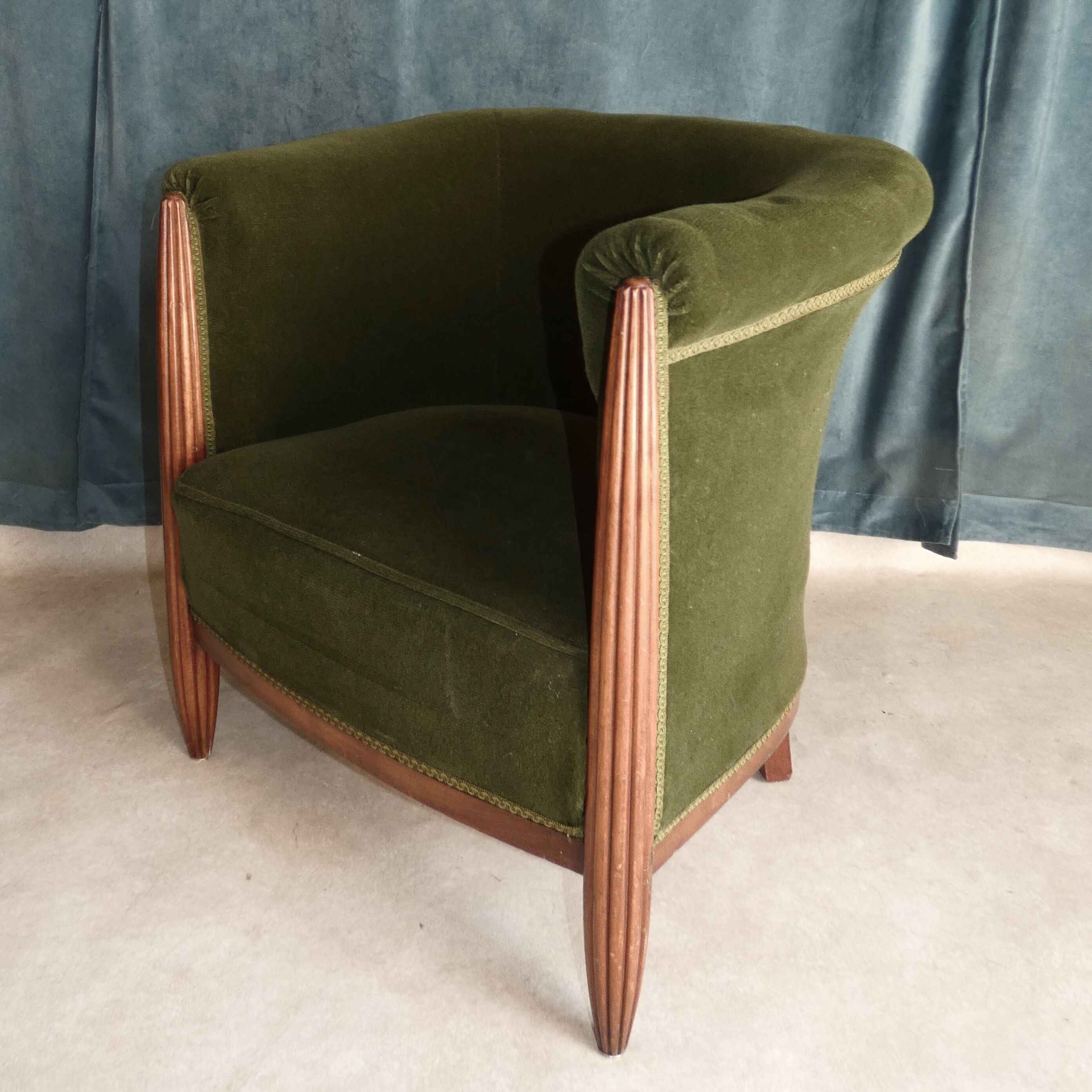 Armchair Art Deco wood and green velvet 1930