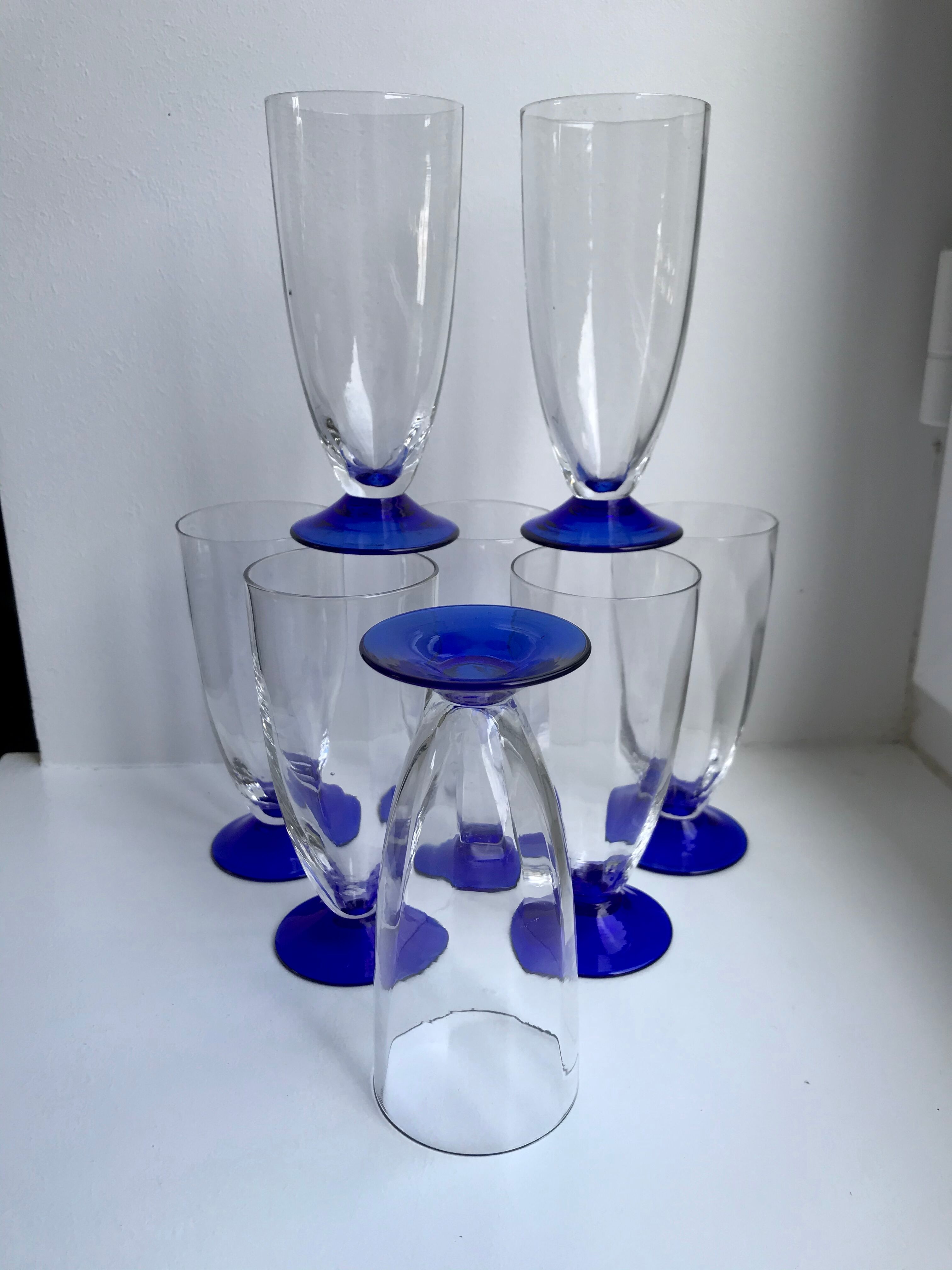 Set of 8 glasses of champagne with blue feet 60s-70s