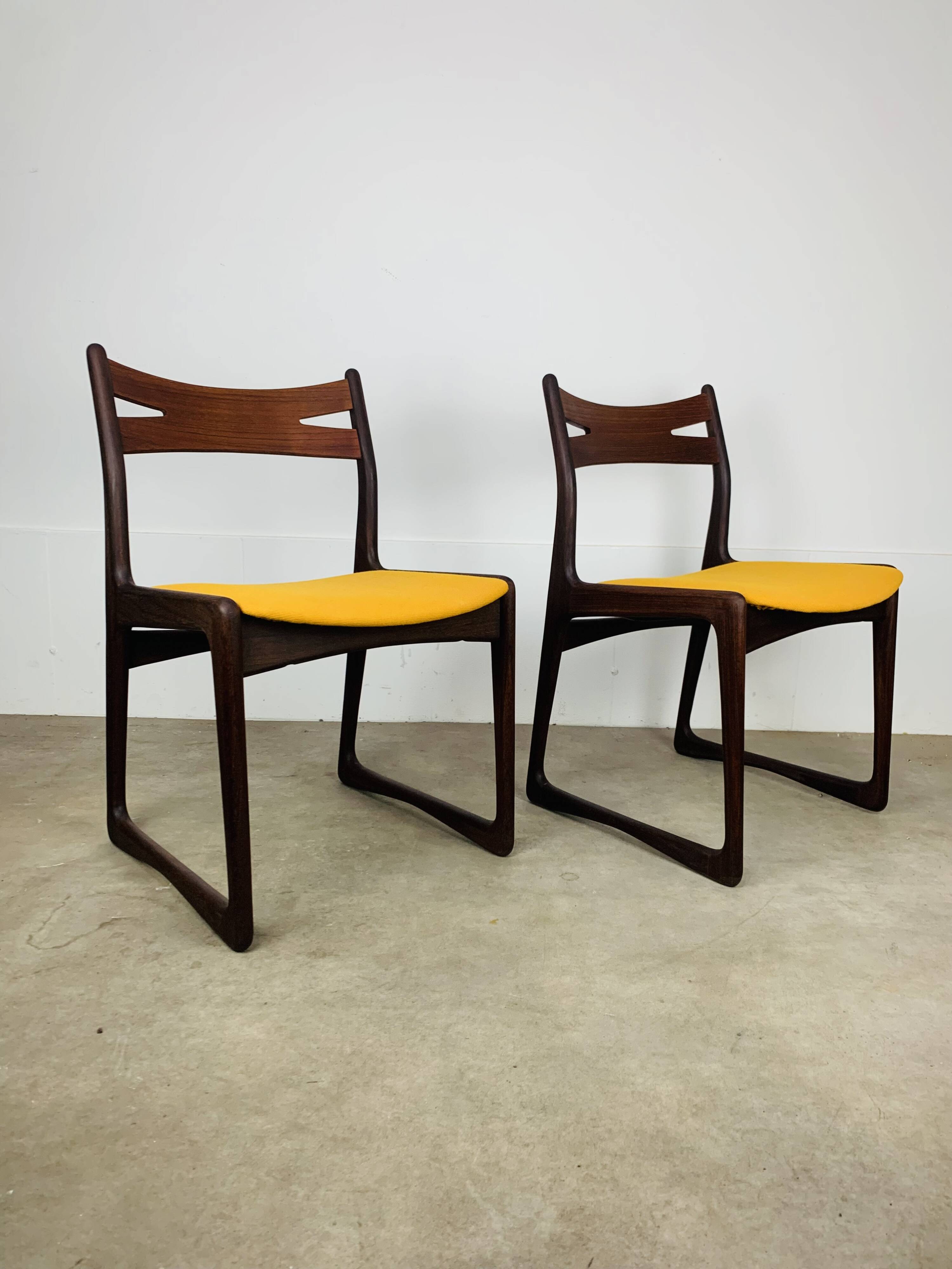 Pair of Danish Scandinavian chairs in rosewood, 1960s.