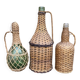 Bouteilles en verre et rotin, osier tressé