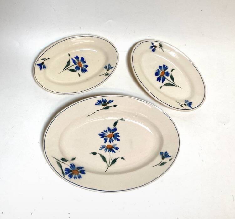 Many oval service dishes Moulin des Loups Hamage