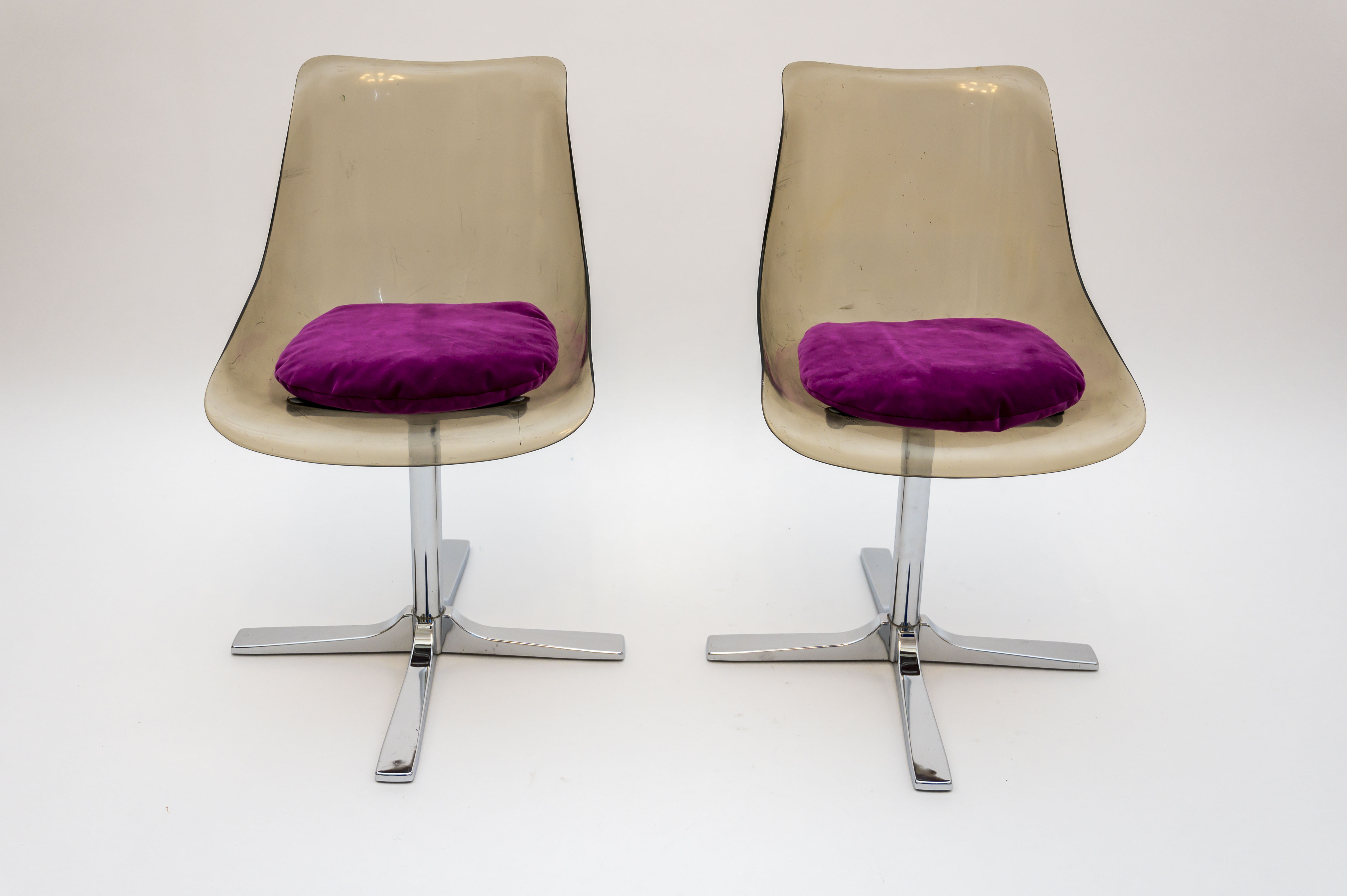 Couple of tulip chairs in plexiglas