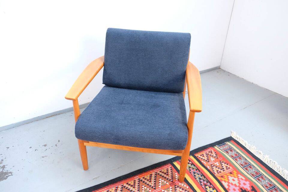 Vintage retro armchair from the 60s-70s in teak, Mid-Century style.