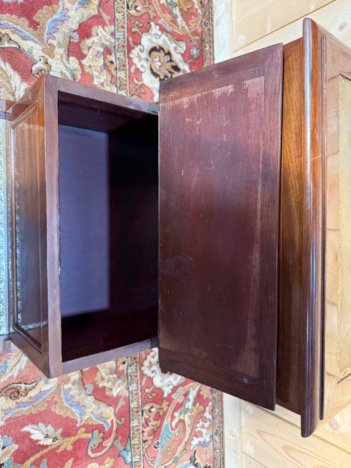 Escalier de bibliothèque à coffres – Style anglais – Acajou et cuir – XIXe