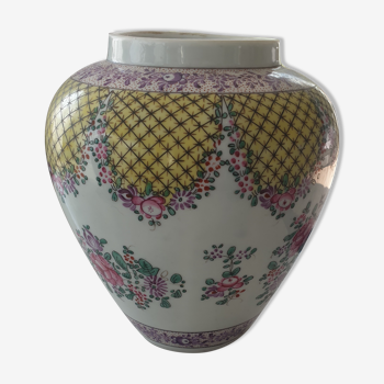 Porcelain vase Chinese decoration