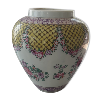 Porcelain vase Chinese decoration