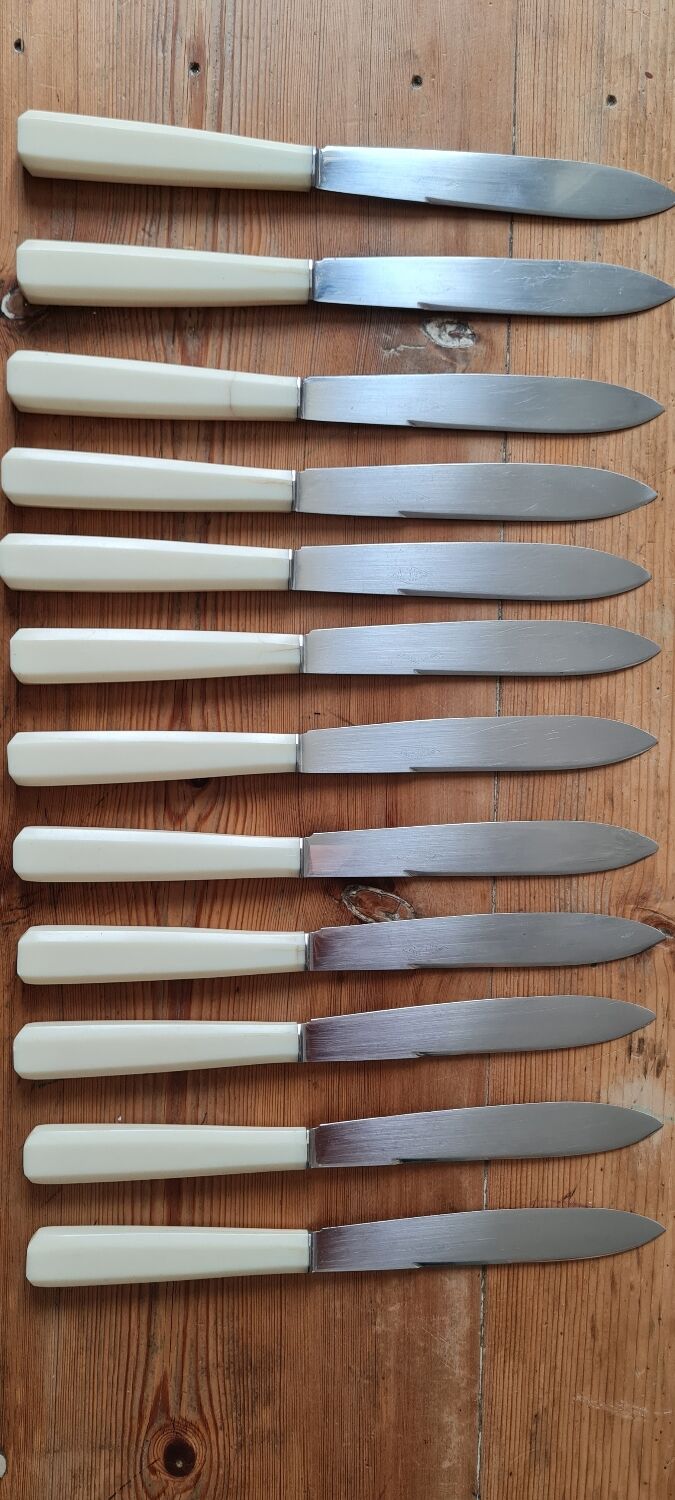 Set of 12 Bakelite knives