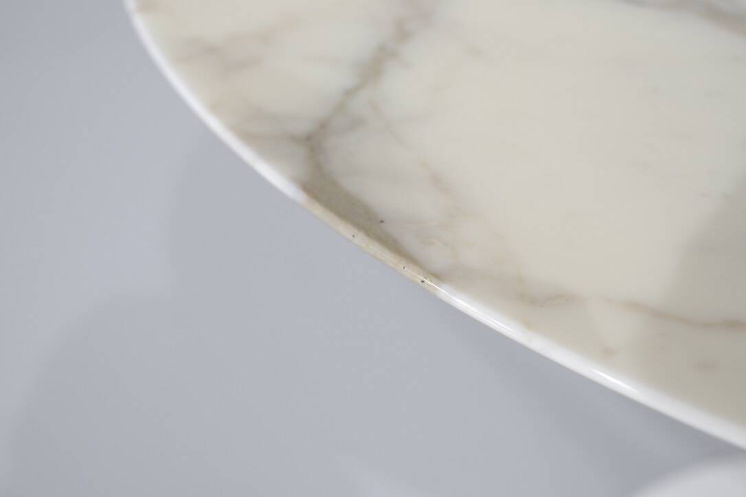 Tulip dining table in marble by Eero Saarinen for Knoll International.