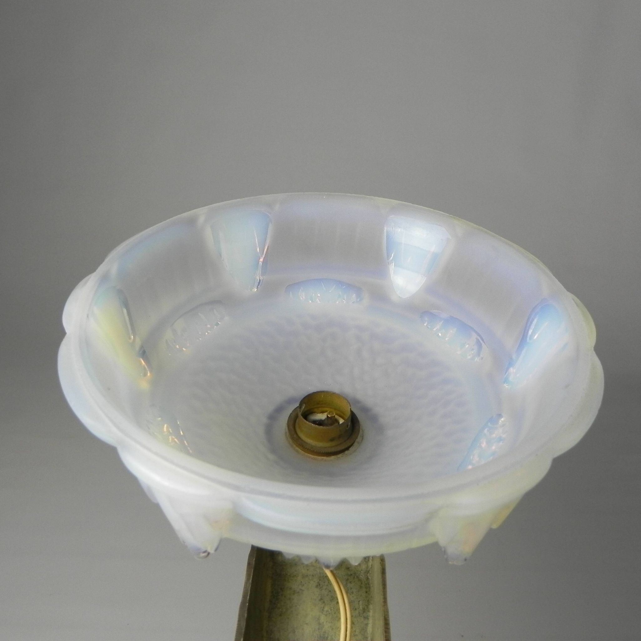 Applique Art Déco en verre opalescent, années 30
